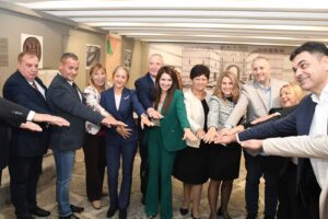 IMG-e168534646fe02738e882a41308157e1-V